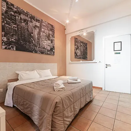 Cristel Cozy - Termini Train Station Рим