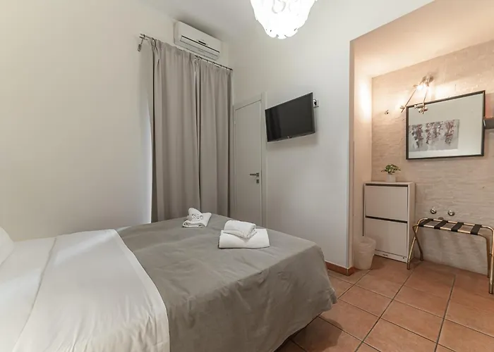 Cristel Cozy - Termini Train Station B&B